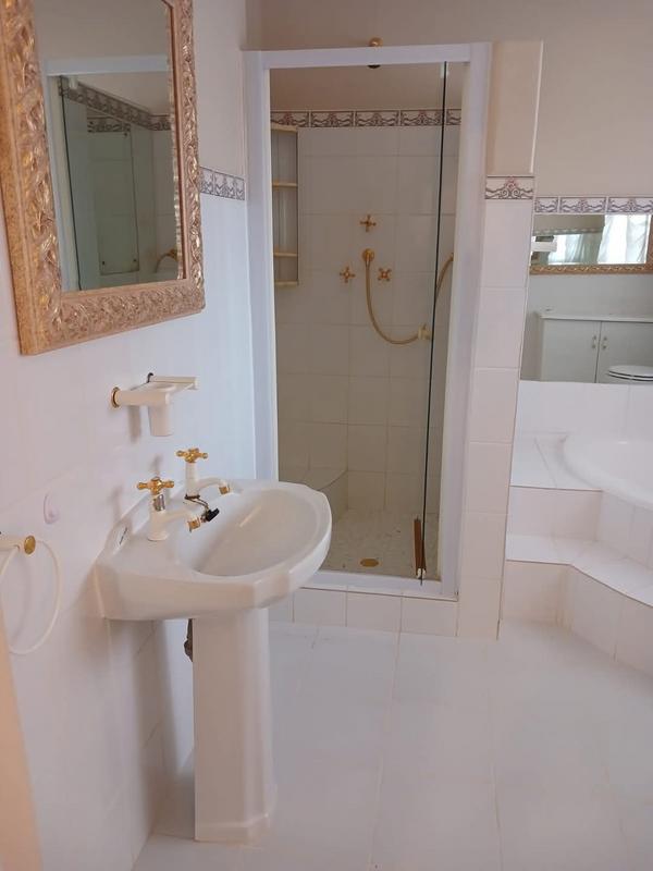 4 Bedroom Property for Sale in Lutzville Western Cape